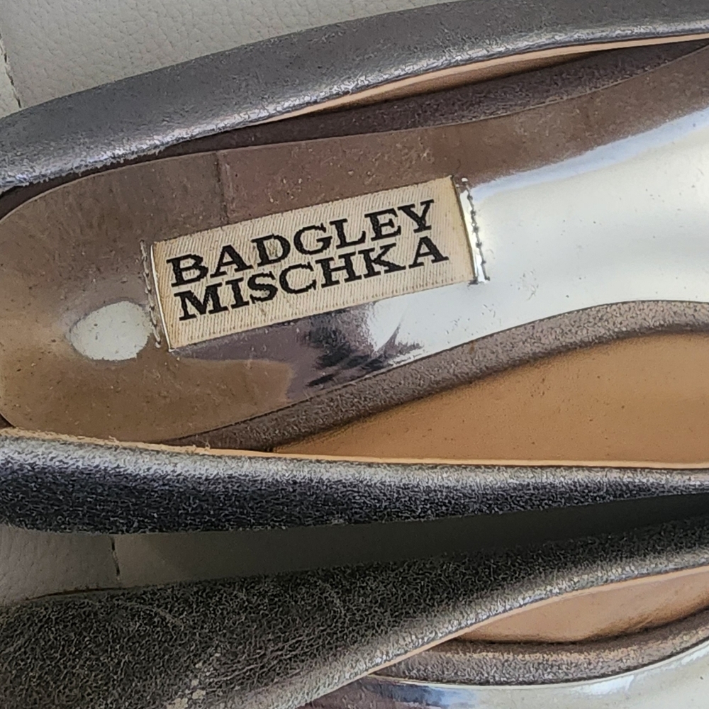 Badgley Mischka Metallic Flats with Crystal Embellishments, Size 6 1/2. - Picture 3 of 7